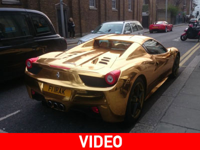 Μια «χρυσή» Ferrari 458 Spider στους δρόμους του Λονδίνου