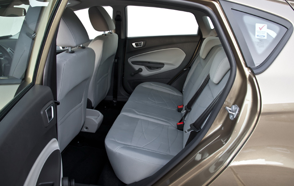 Πολύ καλοί οι χώροι για τους πίσω επιβάτες