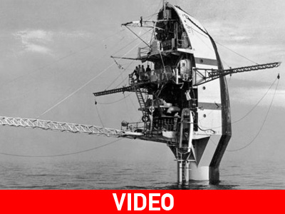 To σκάφος που γυρνάει κάθετα από οριζόντια θέση!