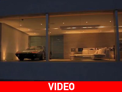 Απίστευτο γκαράζ μέσα σε γραφείο!