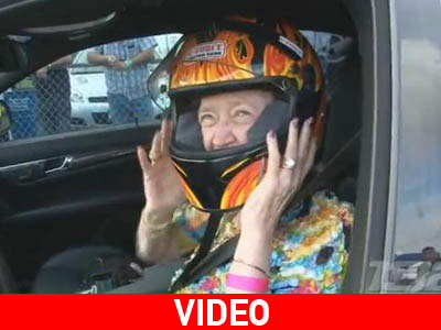 Γιαγιά σε αγώνες αυτοκινήτων!