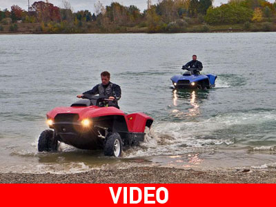 Γουρούνα που μεταμορφώνεται σε τζετ-σκι!