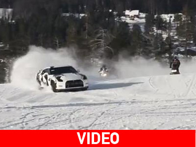 To Nissan GT-R απέναντι σε snowmobile!