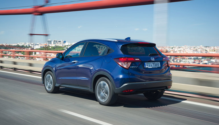 Διαθέσιμο σε τρεις εξοπλιστικές εκδόσεις και με 8 συνολικά χρώματα