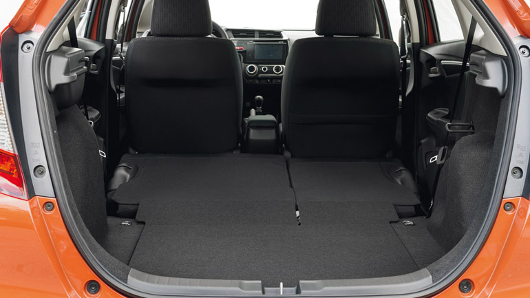 Με πεσμένα τα καθίσματα χωράει τα πάντα