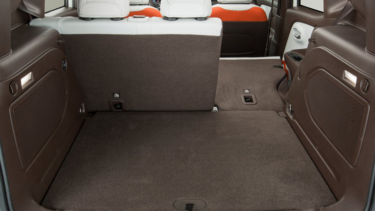 Compact αλλά πλήρως εκμεταλλεύσιμος ο χώρος αποσκευών