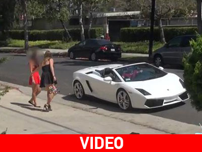 Καμία γυναίκα δεν λέει όχι σε μια Lamborghini!