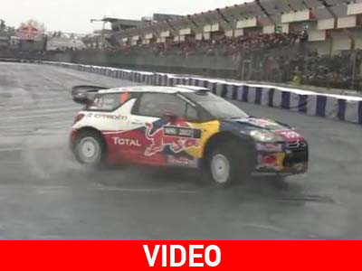 Δίνει ρεσιτάλ οδήγησης!