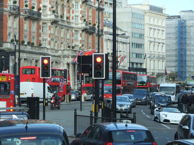 Σβήστε τα οχήματά σας, αλλιώς έχει πρόστιμο!