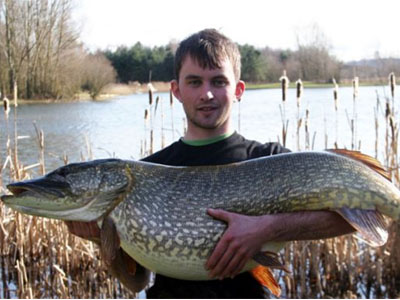 Ψαράς έπιασε λούτσο 21 κιλών