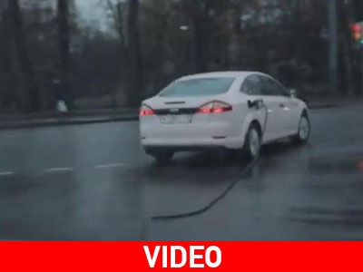 Πήρε και τη μάνικα μαζί!