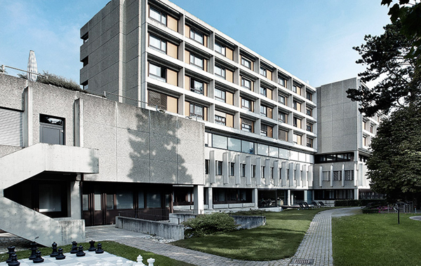 Οι πρώτες πληροφορίες αναφέρουν ότι μεταφέρθηκε σε νοσοκομείο της Λωζάννης