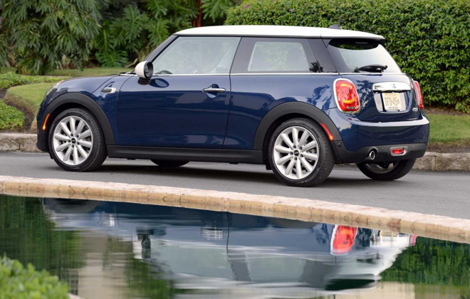 Η διαφορά τιμής με την έκδοση με το μηχανικό κιβώτιο είναι αρκετή