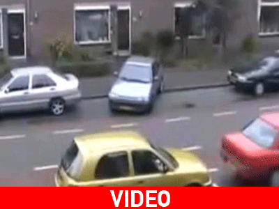 «Επικό» παρκάρισμα η… ξανθιά!