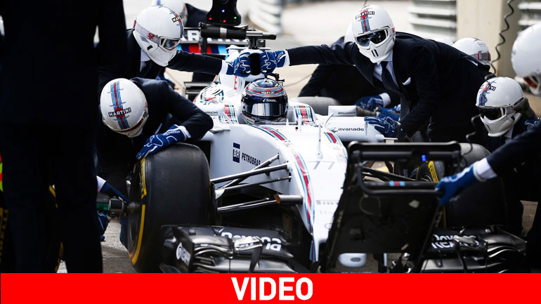 Έκαναν pit stop με κοστούμια!