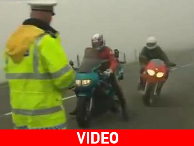 Τους σταμάτησε για έλεγχο αλλά προκάλεσε ατύχημα!