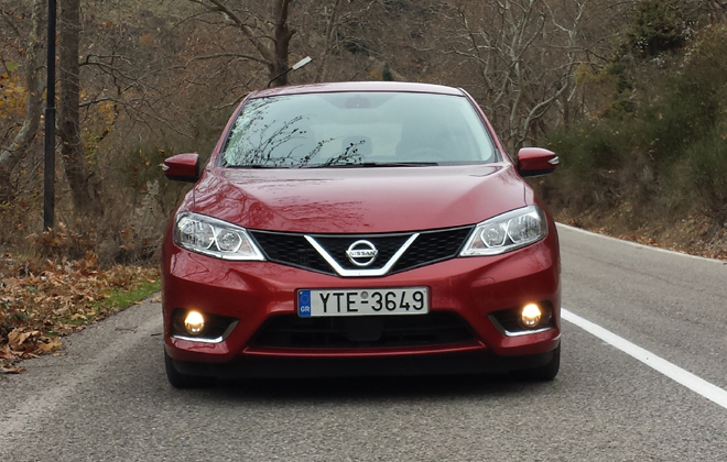 Έχει από τη βασική έκδοση πλούσιο εξοπλισμό