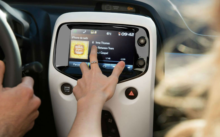 Έγχρωμη οθόνη 7 ιντσών με πληθώρα εφαρμογών 