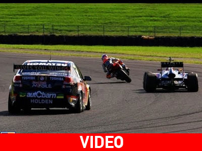 Μοτοσικλέτα εναντίον μονοθεσίου F1 και Supercar