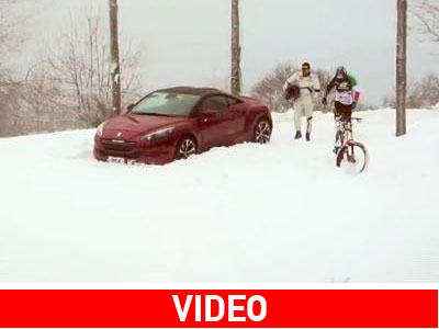 Το Peugeot RCZ εναντίον ποδηλάτου!