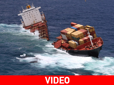 Ελληνικό φορτηγό πλοίο κόπηκε στη μέση