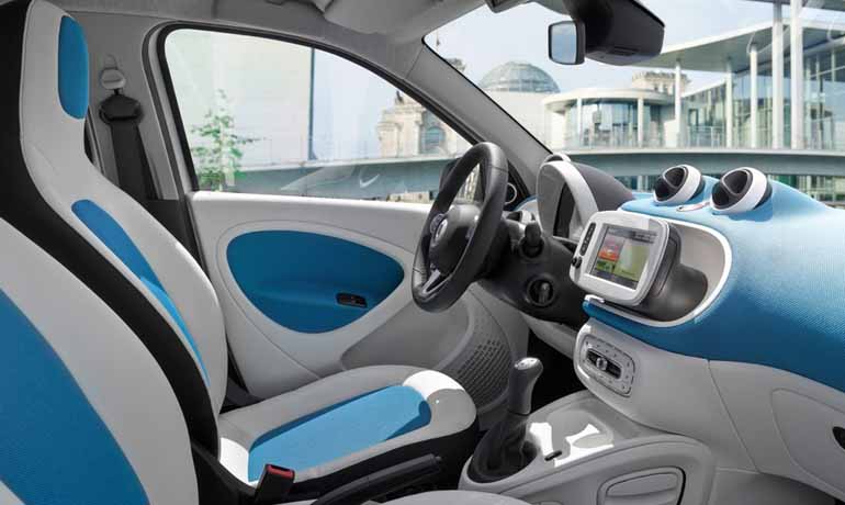  Οι πλουσιότερες εκδόσεις διαθέτουν οθόνη αφής 7 ιντσών τύπου tablet