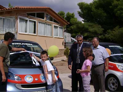 Τρία Smart «χαμογελούν στα παιδιά»