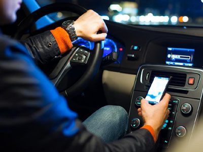 Απίστευτο πρόστιμο αν οδηγείς και στέλνεις SMS!