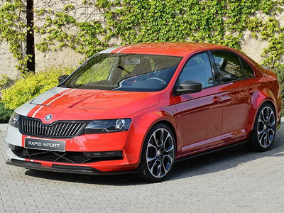 H σπορ πλευρά του Skoda Rapid