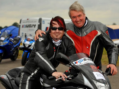 Τυφλός και ημιπαράλυτος αναβάτης έσπασε το ρεκόρ ταχύτητας!