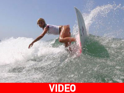 Αυτή τη σέρφερ θέλουν να παρακολουθούν όλοι!