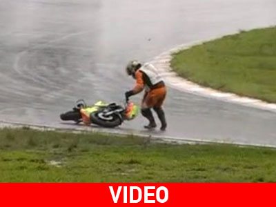 Έπαιξε… θέατρο σε αγώνα μοτοσικλετών!