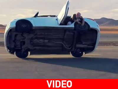 Αλλάζει λάστιχο εν κινήσει και στους δύο τροχούς!