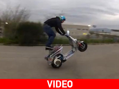 Εκπληκτικά κόλπα με Vespa!