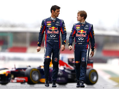 Σε δημοπρασία κράνη και φόρμες των οδηγών της Red Bull