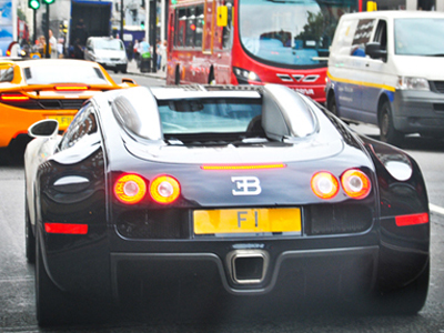 Του έδωσαν 6 εκατ. λίρες μόνο για την πινακίδα!