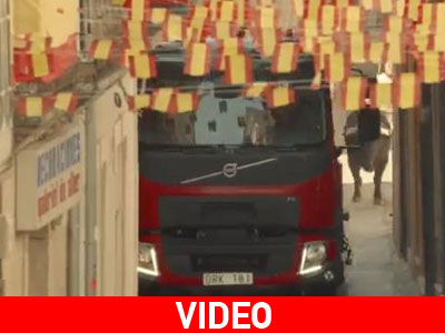 Ταύροι κυνηγούν το φορτηγό της Volvo!
