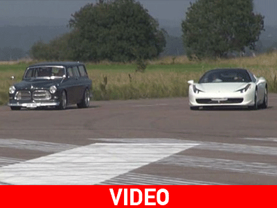 Ένα Volvo Amazon του ’67 τα «ρίχνει» σε Ferrari 458 Italia