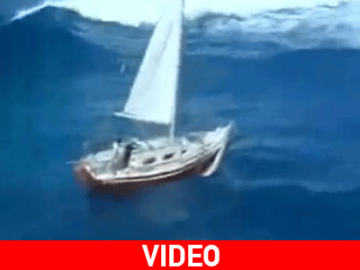 Κύμα καταστρέφει σκάφος!