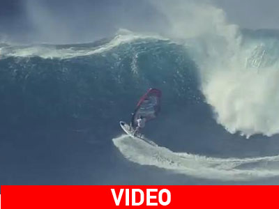 Απίστευτη μάχη με τα κύματα!