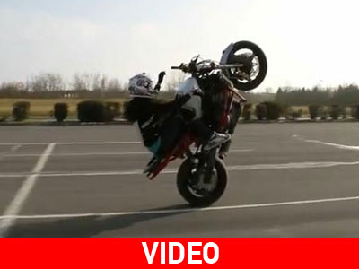 Τι κάνει η γυναίκα!