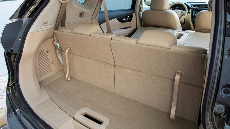 Το πορτμπαγκάζ με όλα τα καθίσματα σηκωμένα έχει χωρητικότητα μόλις 135 λίτρα