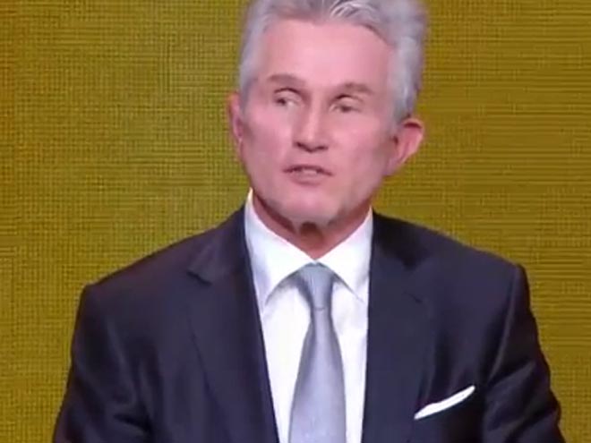 Ο Χάινκες παρέλαβε το βραβείο του καλύτερου προπονητή