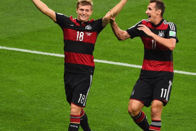 Ο Κρόος πανηγυρίζει το γκολ του