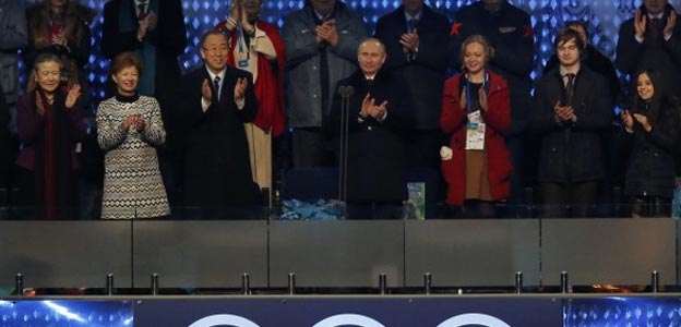 Ο Βλαντιμίρ Πούτιν την ώρα που κηρύσσει  την έναρξη των χειμερινών Ολυμπιακών Αγώνων.