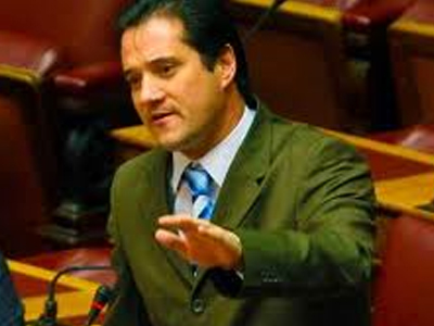 Υπέστειλε τη σημαία ο Άδωνις