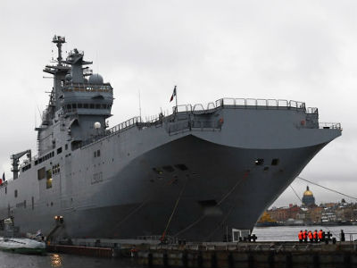 Γαλλία: Κάνει… νερά στη Ρωσία για το πλοίο