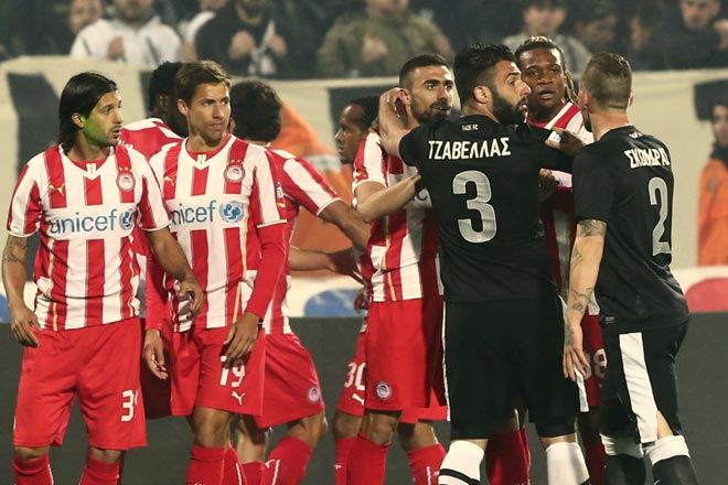 Μία από τις πολλές στιγμές έντασης στον αγωνιστικό χώρο