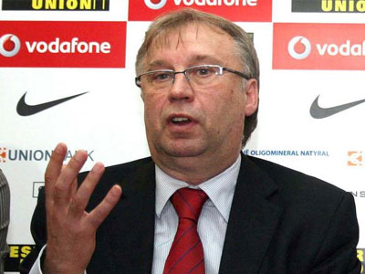 Στον πάγκο της Αλβανίας ο Κούζε