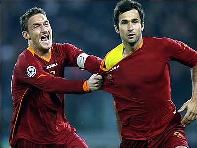 Ρόμα: Νοκ-άουτ και ο Βούσινιτς